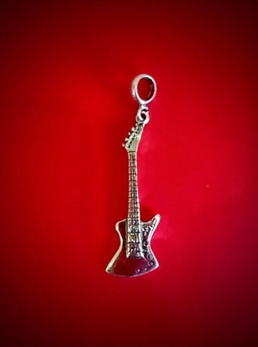 muzyczna_biżuteria_srebrny_wisiorek_gitara_elektryczna_explorer__silver1_1.jpg