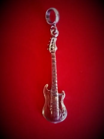 muzyczna_biżuteria_srebrny_wisiorek_gitara_basowa_precision_bass_silver_1_2.jpg